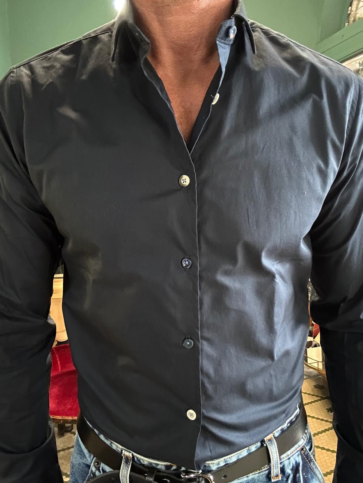 Koon shirt in stretch poplin with contrasting buttons