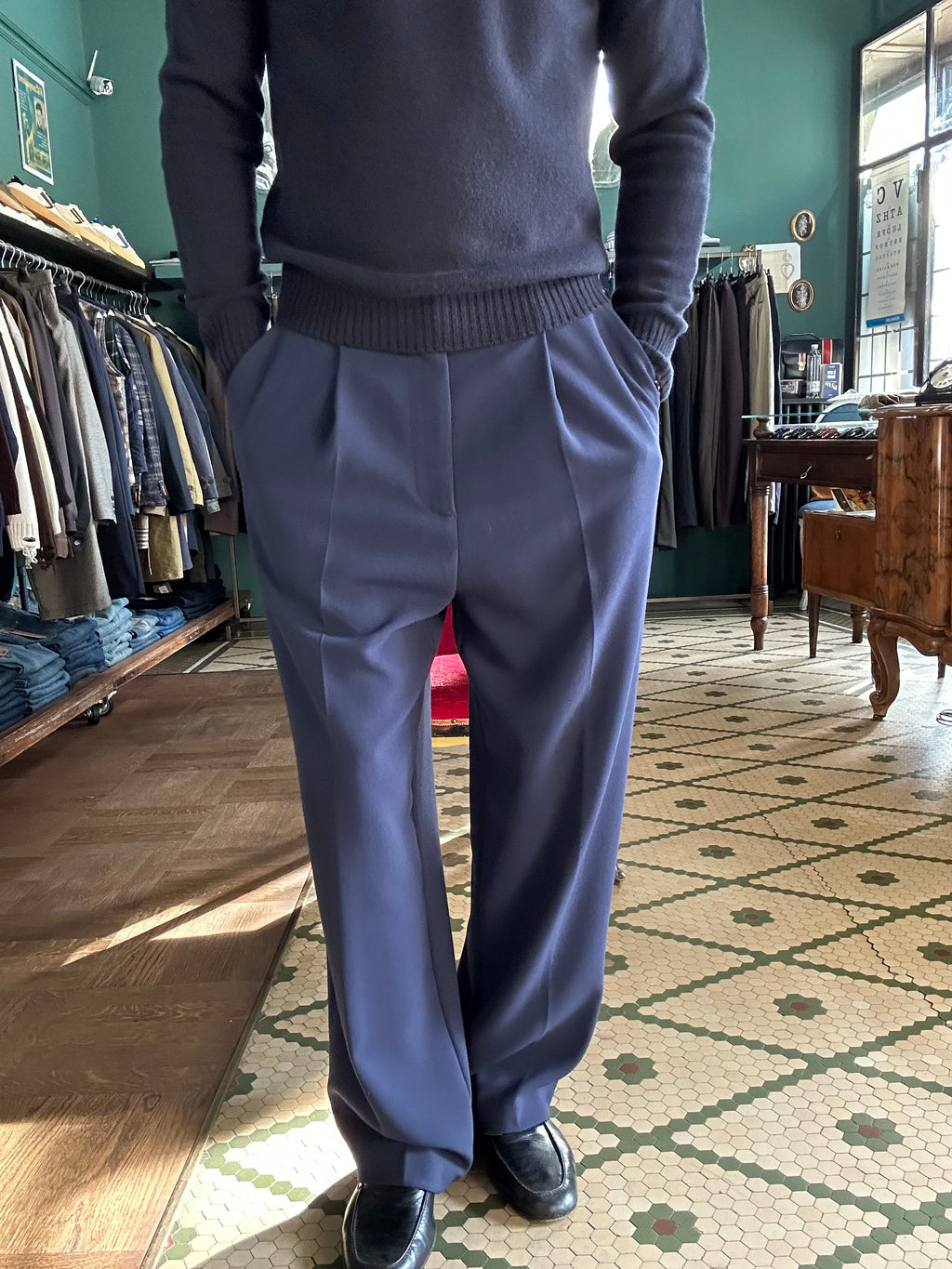Pantalone loose fit con pence