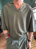 T-shirt oversize con scollo a V