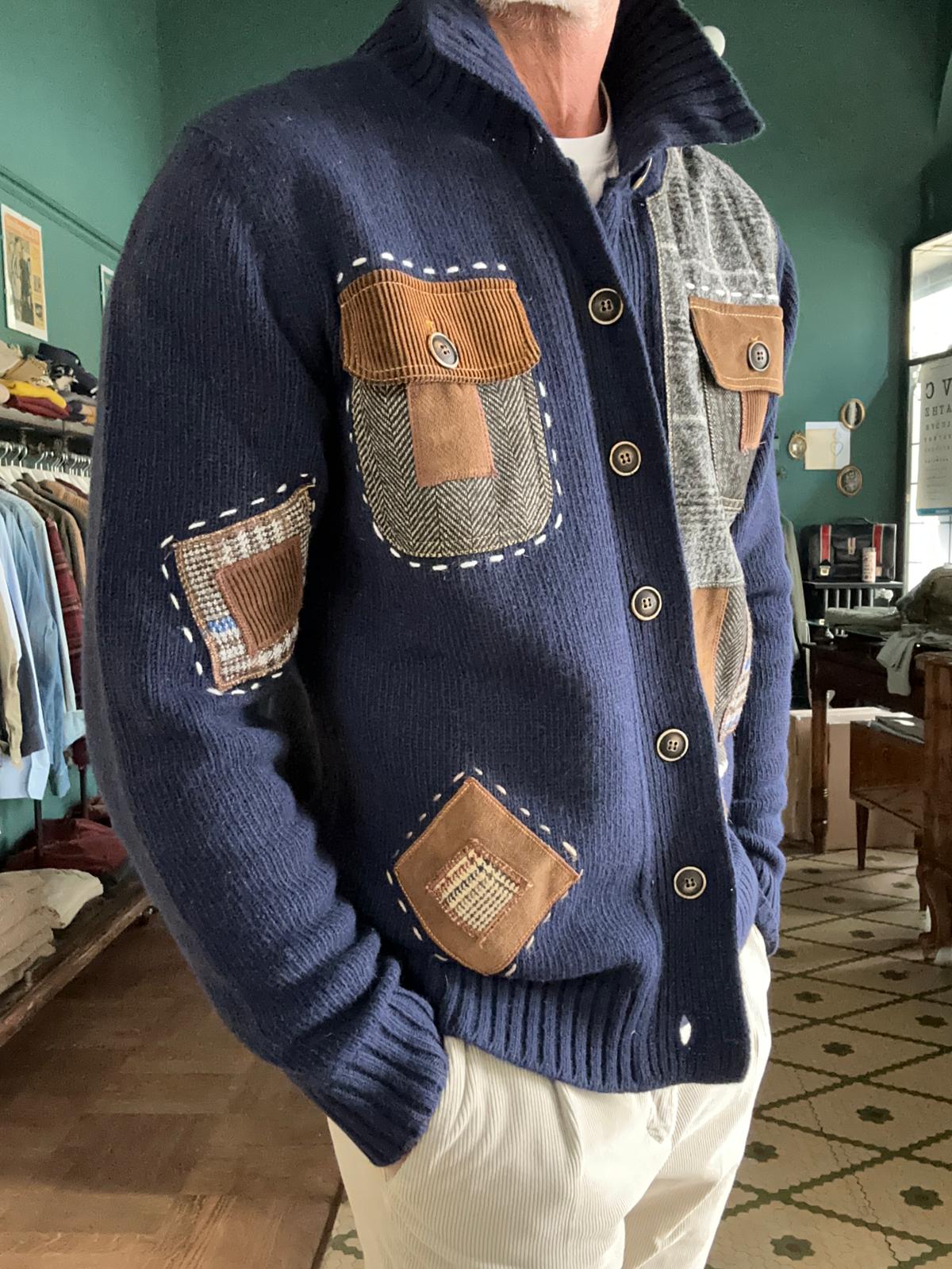 Wollstrickjacke mit Aufnäher