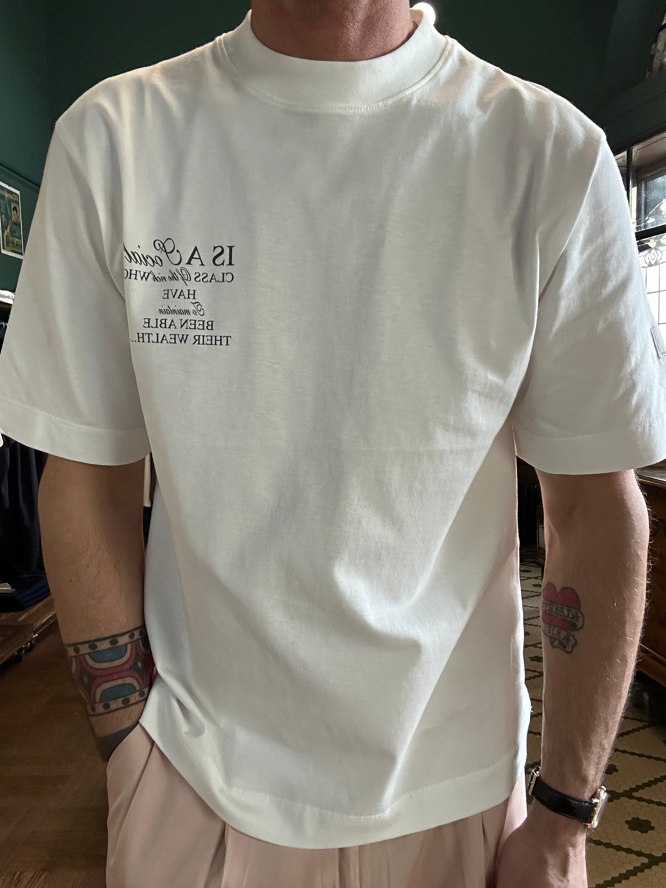 T-shirt oversize stampa su retro