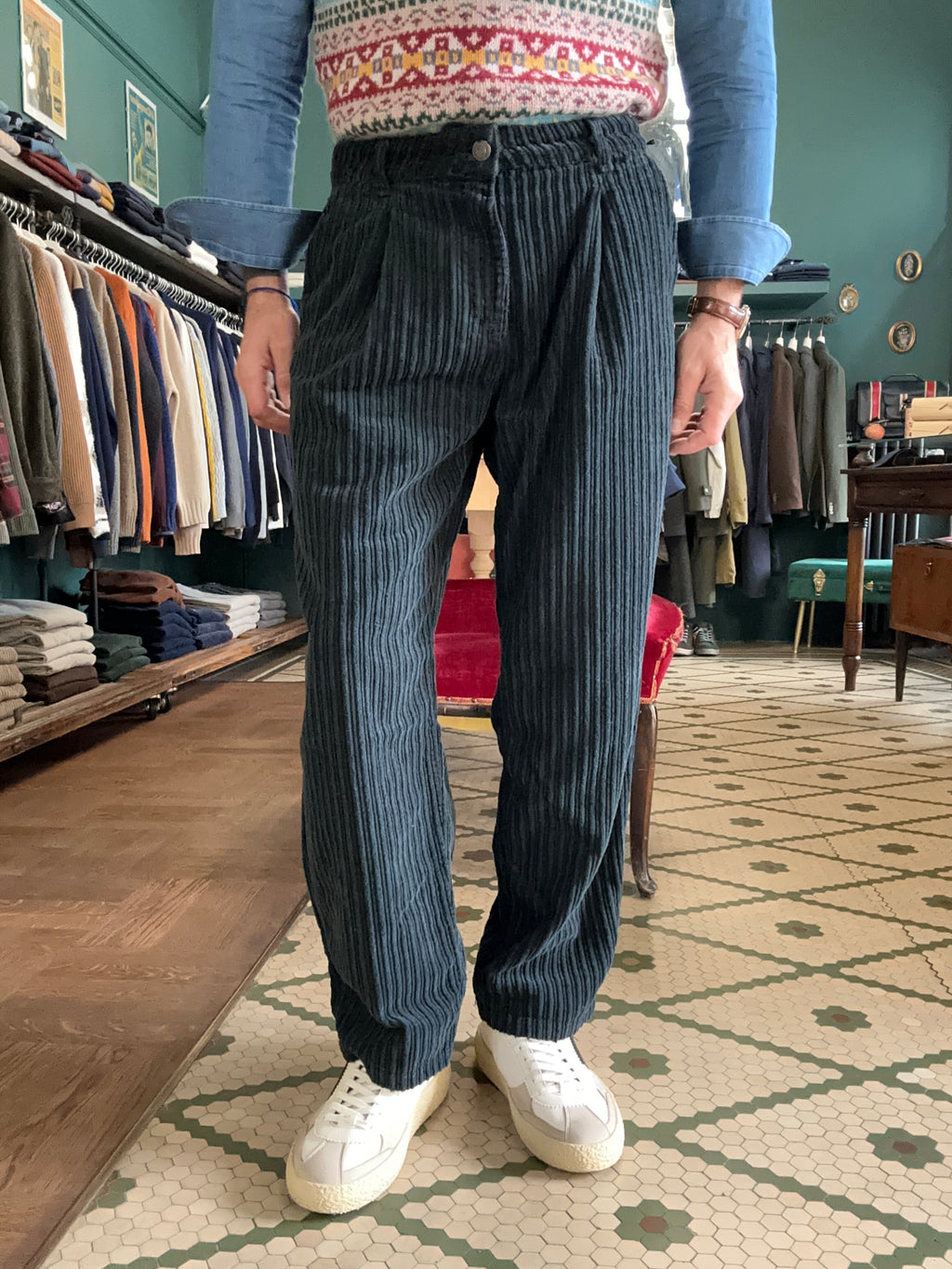 Pantalone chino con pence in velluto roccia