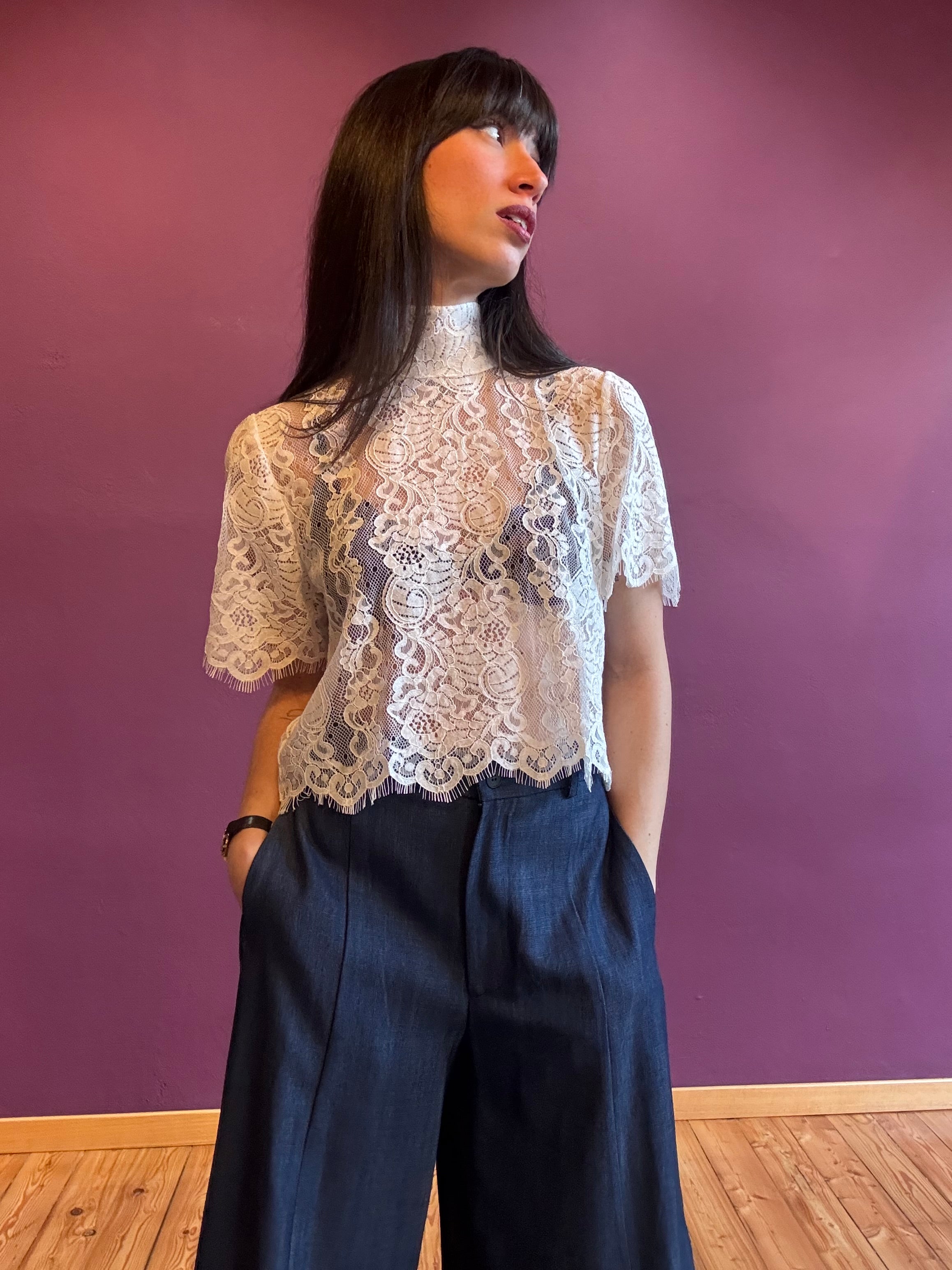 Maglietta in pizzo con fiocco