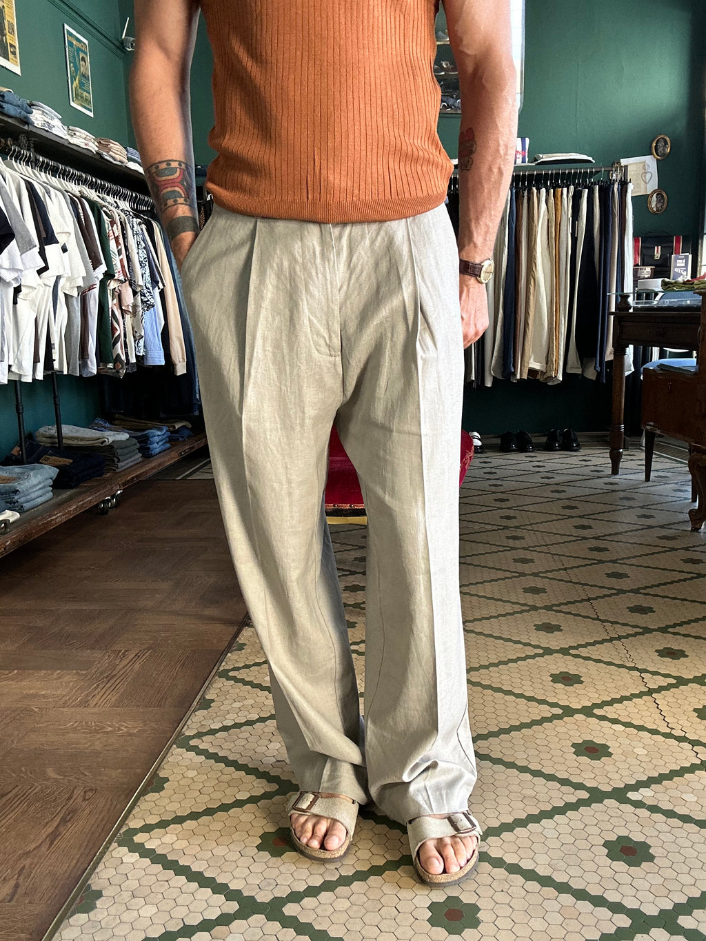 Pantalone loose fit con pence in misto Lino