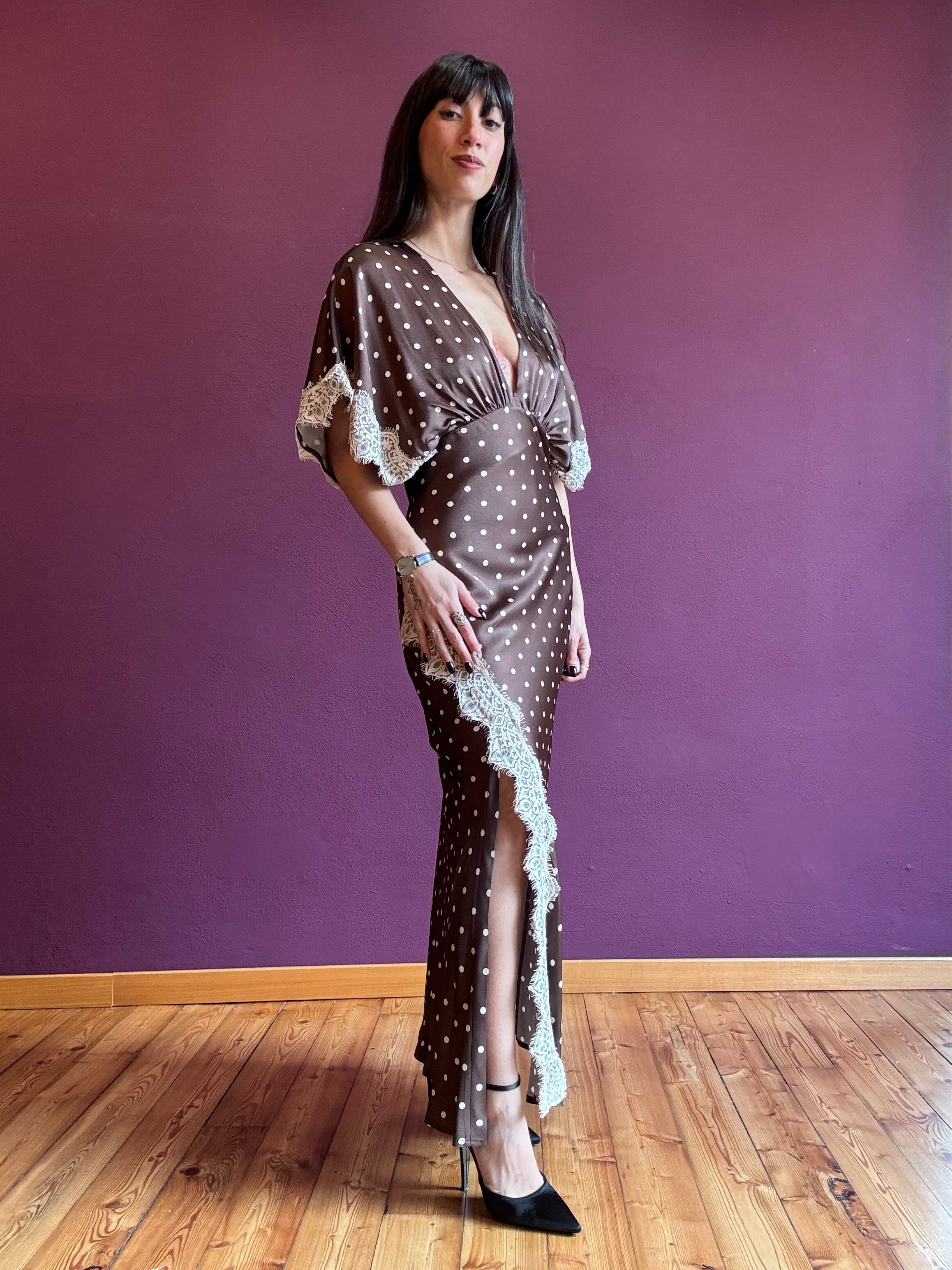 Abito manica a farfalla a pois con spacco in pizzo