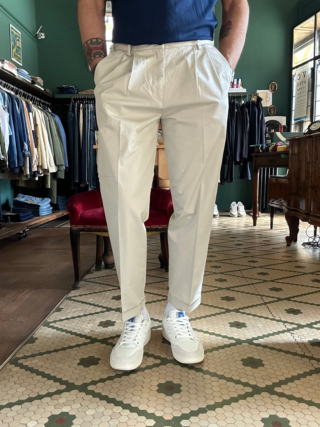 Chino with pleats regular fit