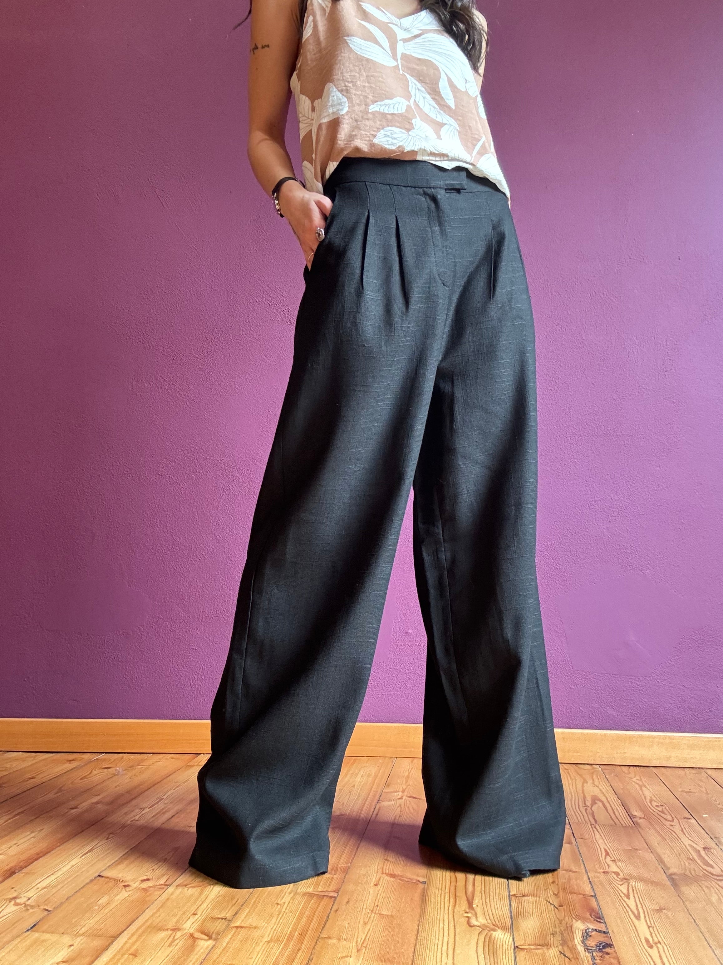 Black trousers with pleats