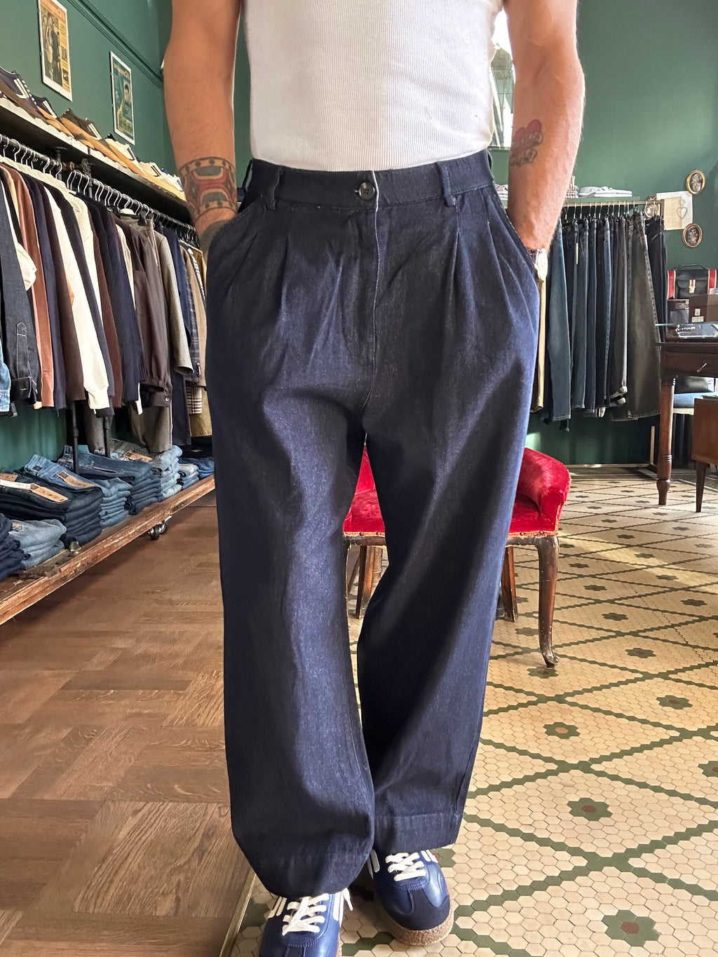 Jeans over tasca america