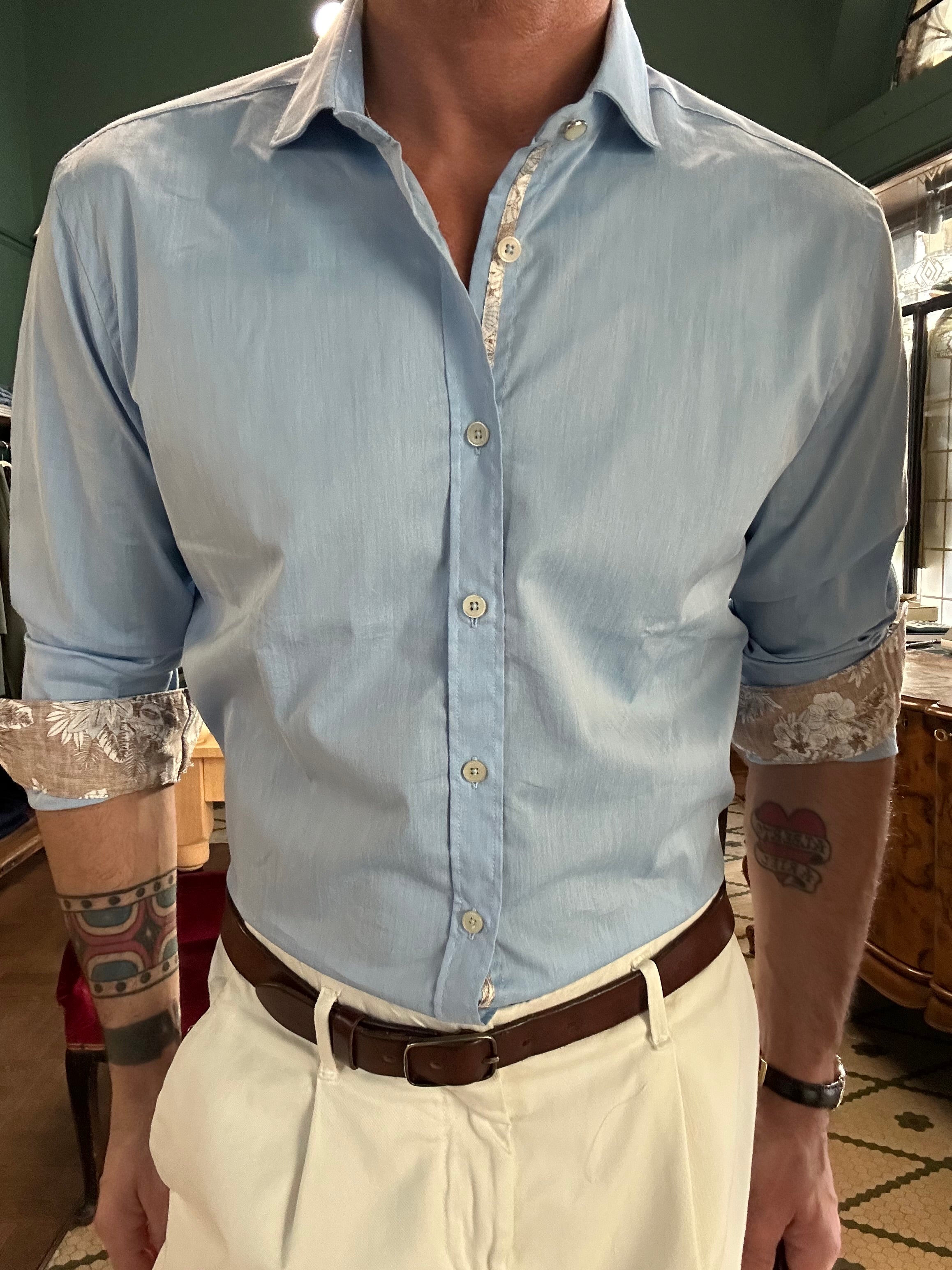 Camicia in mussola di cotone con dettagli fantasia floreale