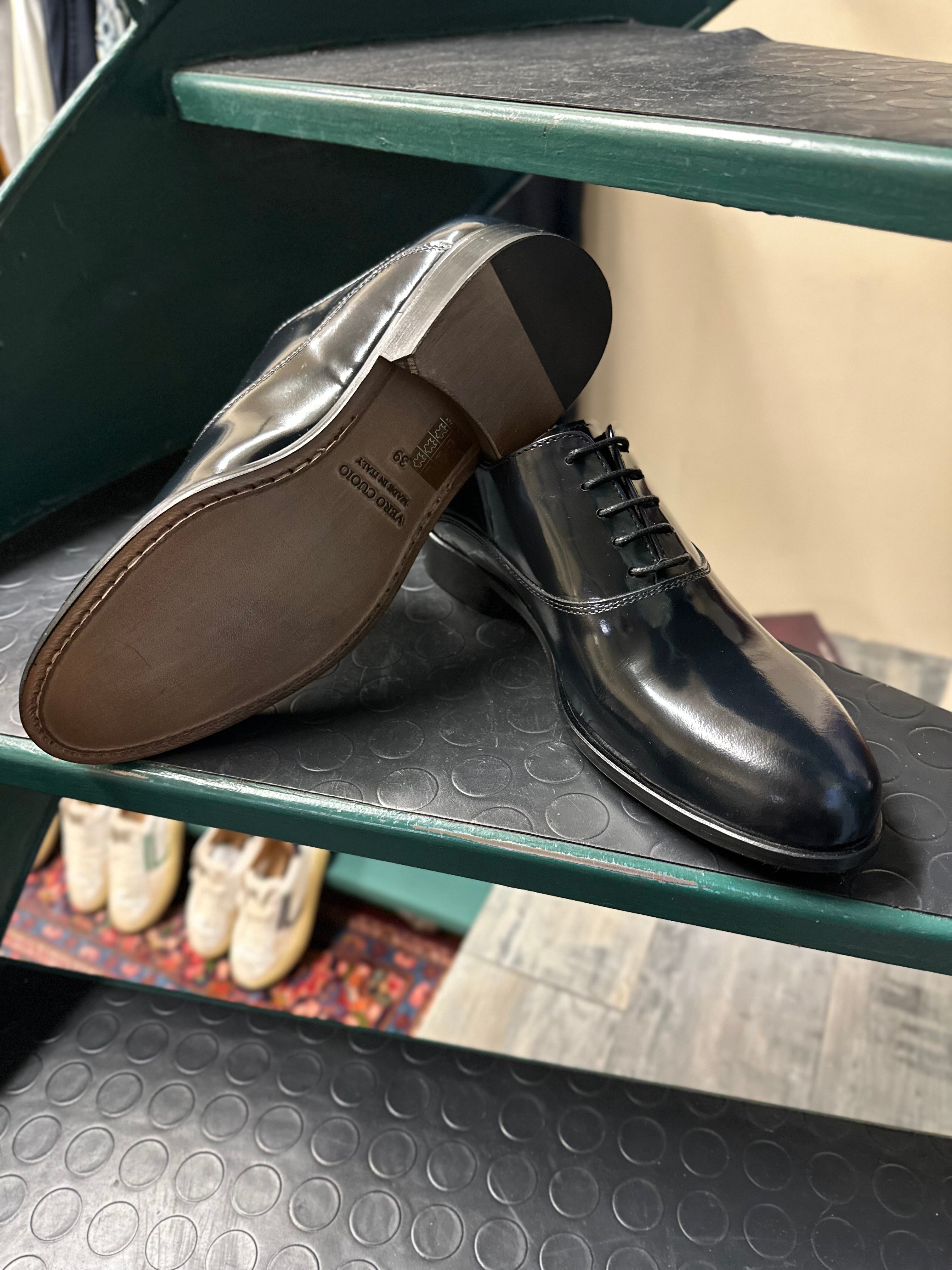 Brushed brogue with leather sole
