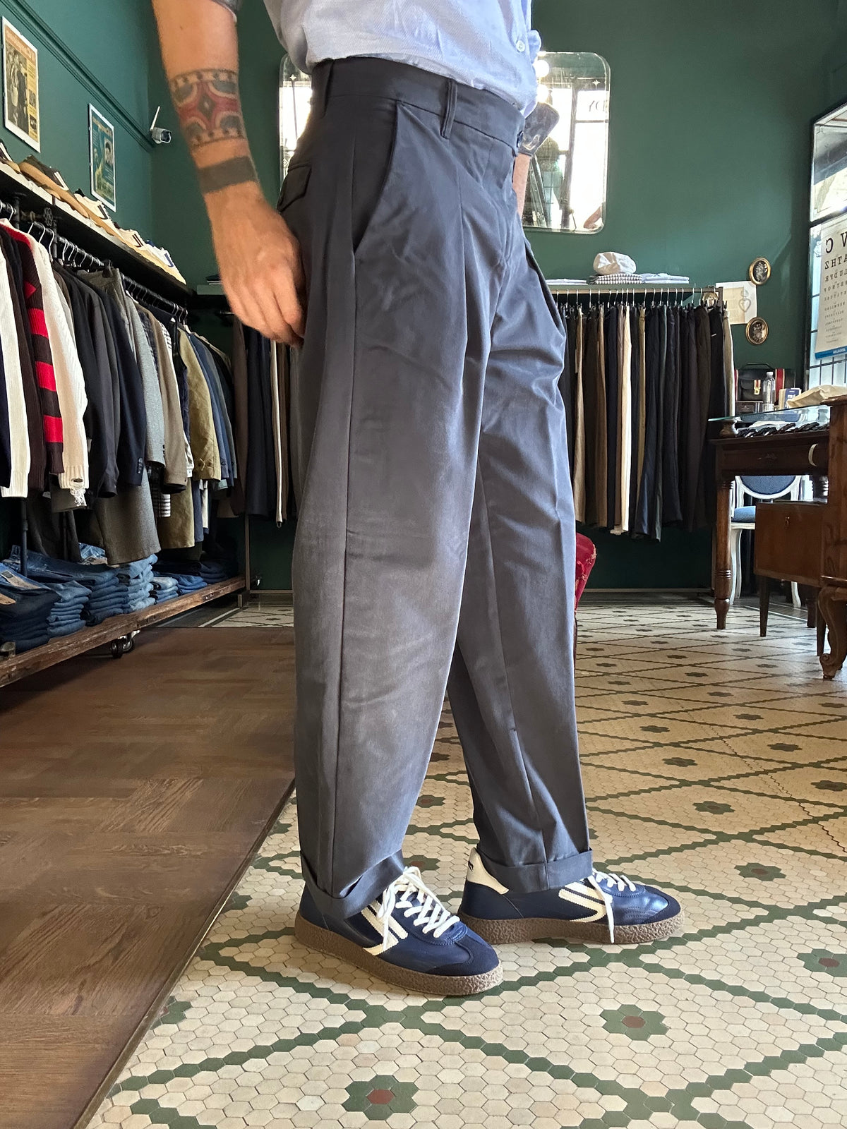 Pantalone Gand con pence loose fit