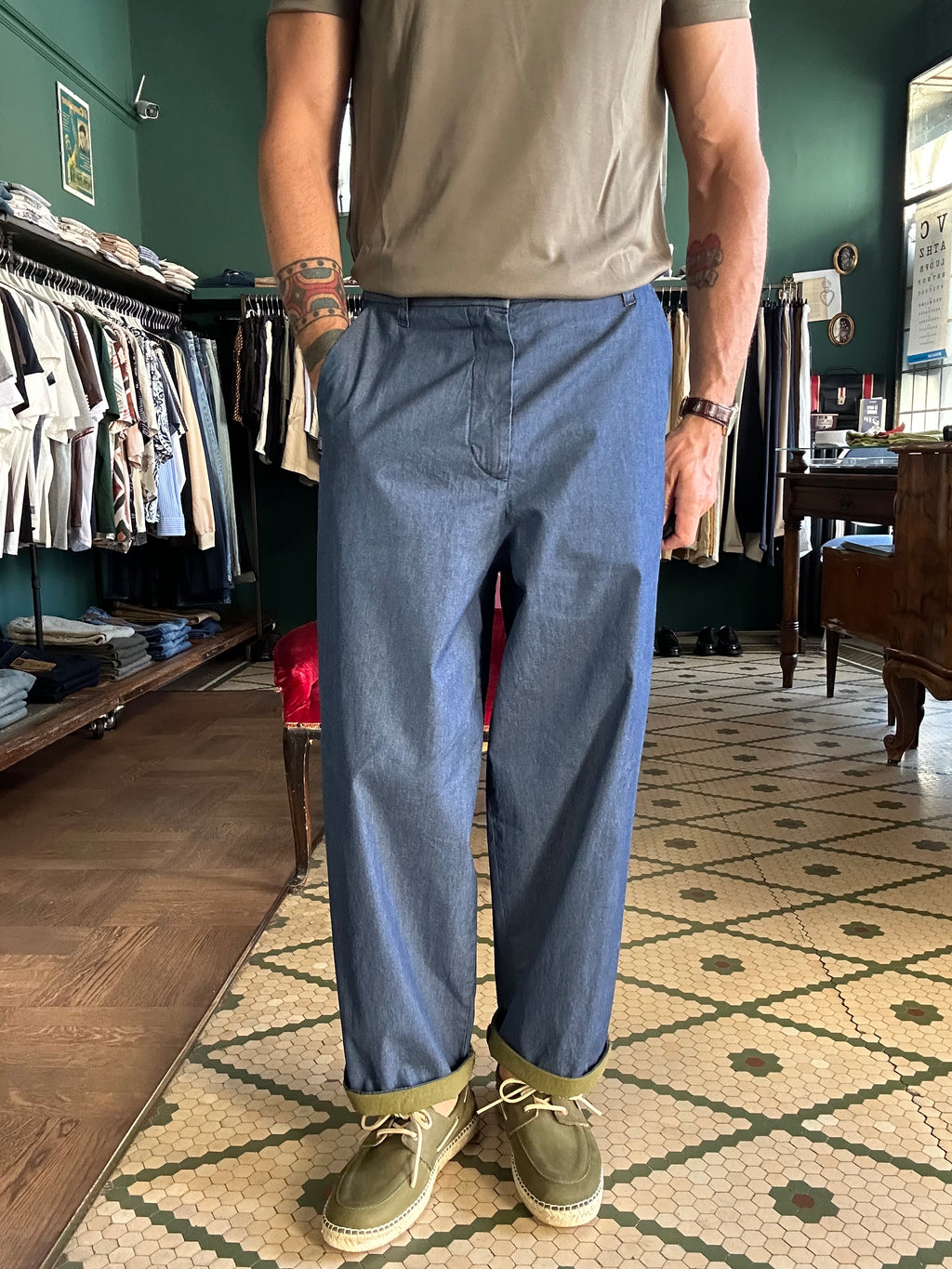 Pantalone vestibilitá comoda in chambray