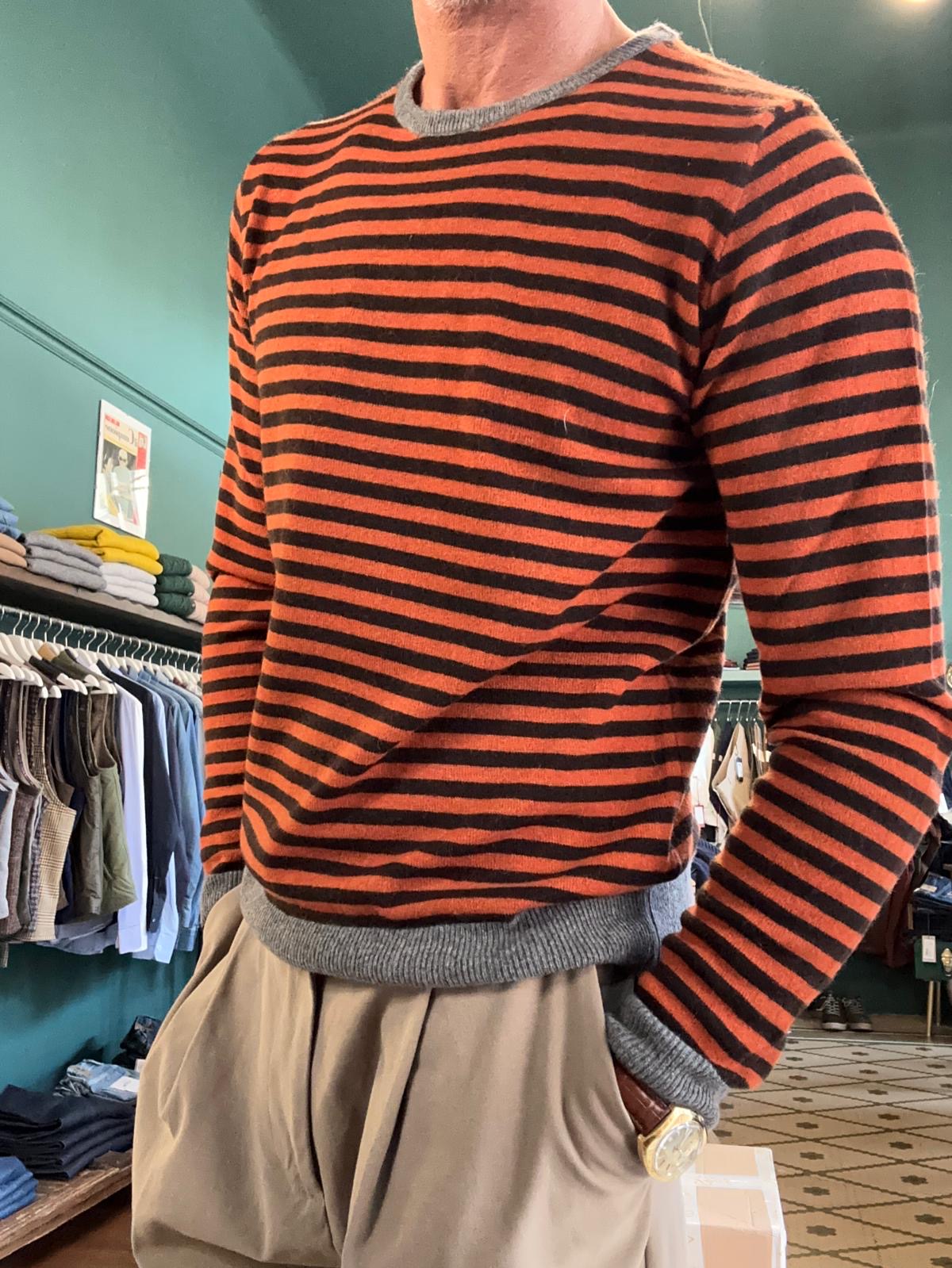 Maglione in lana a righe Nero e arancio