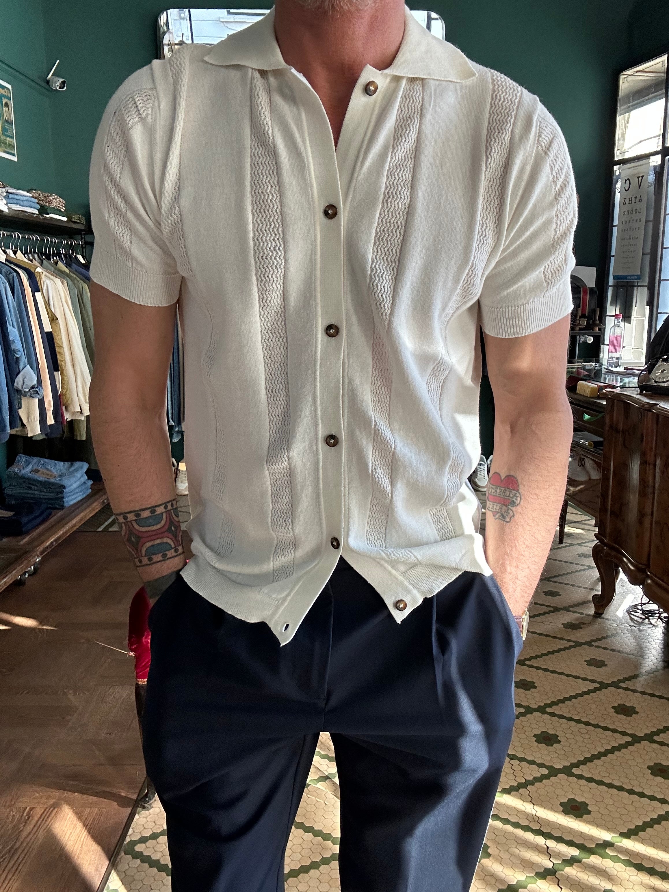 Polo camicia con ricami panna