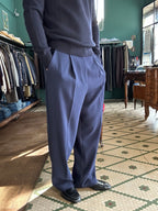 Pantalone loose fit con pence