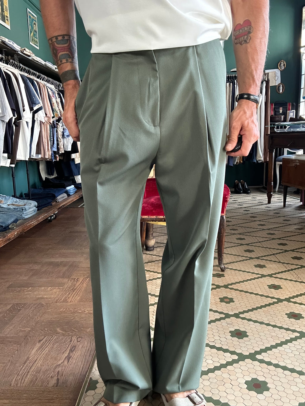 Pantalone con pence loose fit