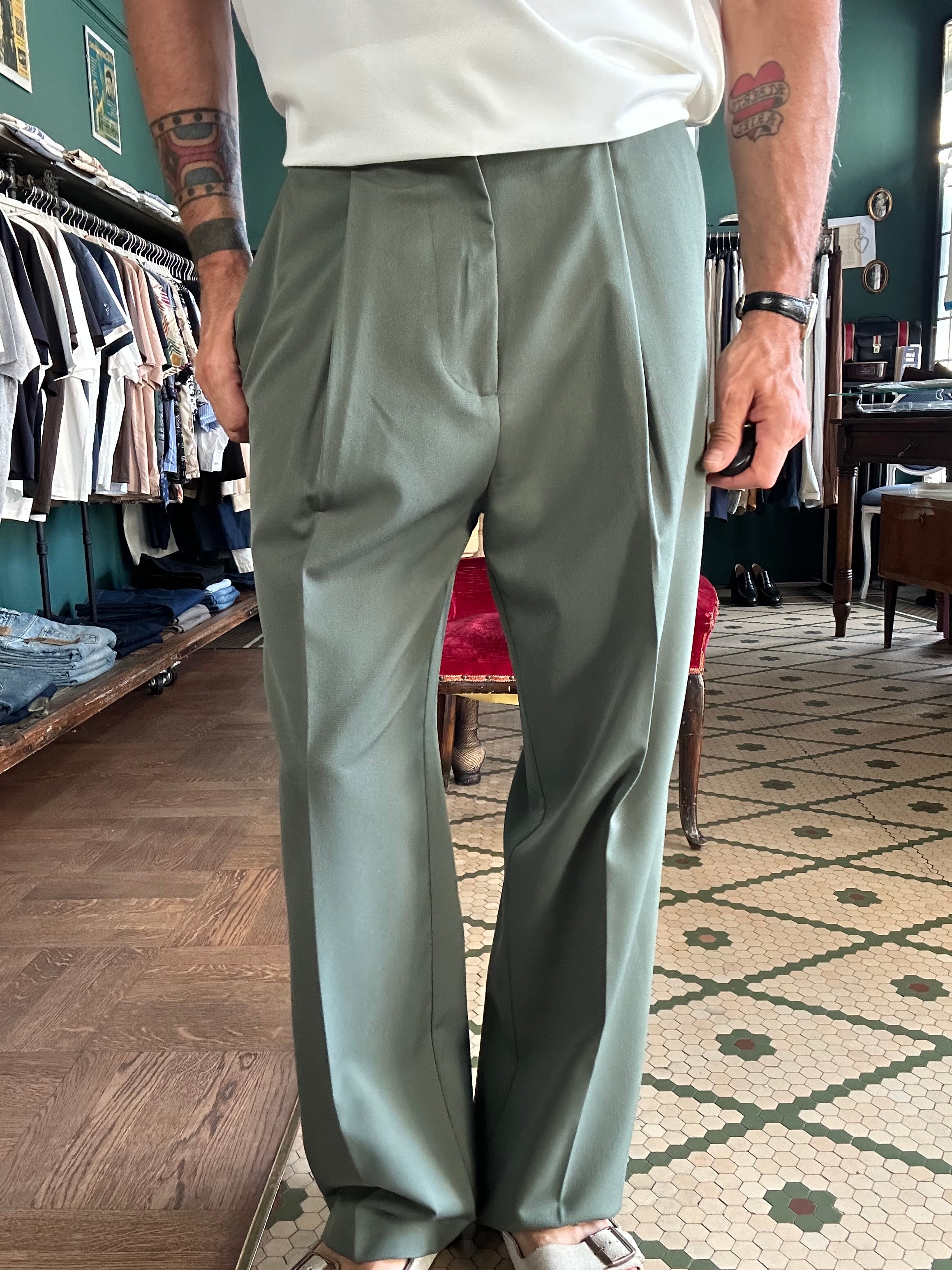 Pantalone con pence loose fit