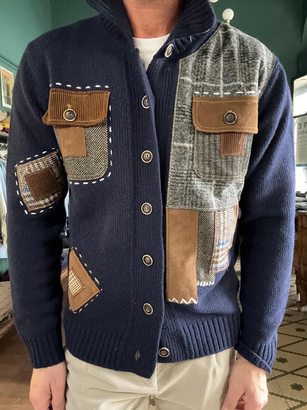 Wollstrickjacke mit Aufnäher