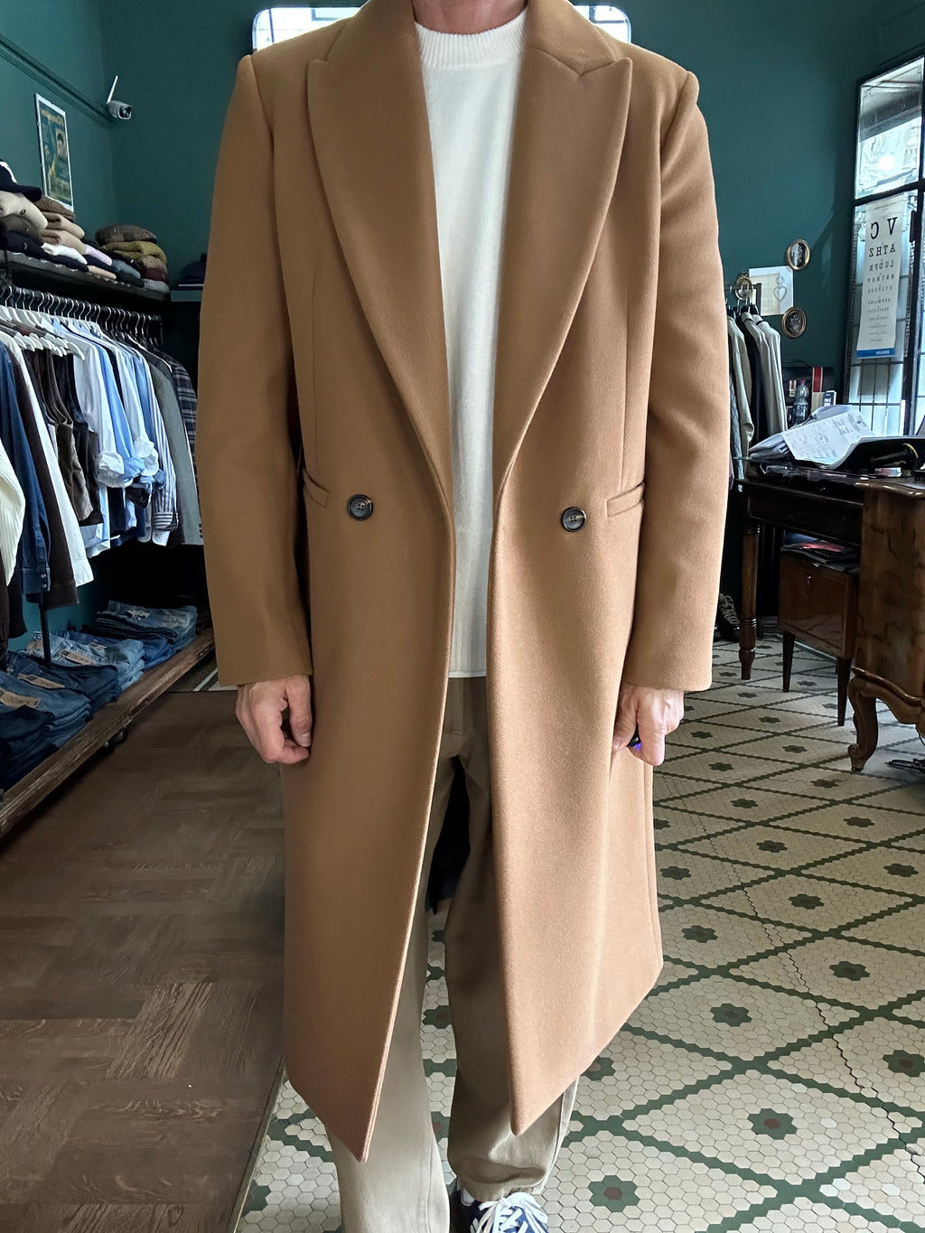Cappotto con rever a lancia