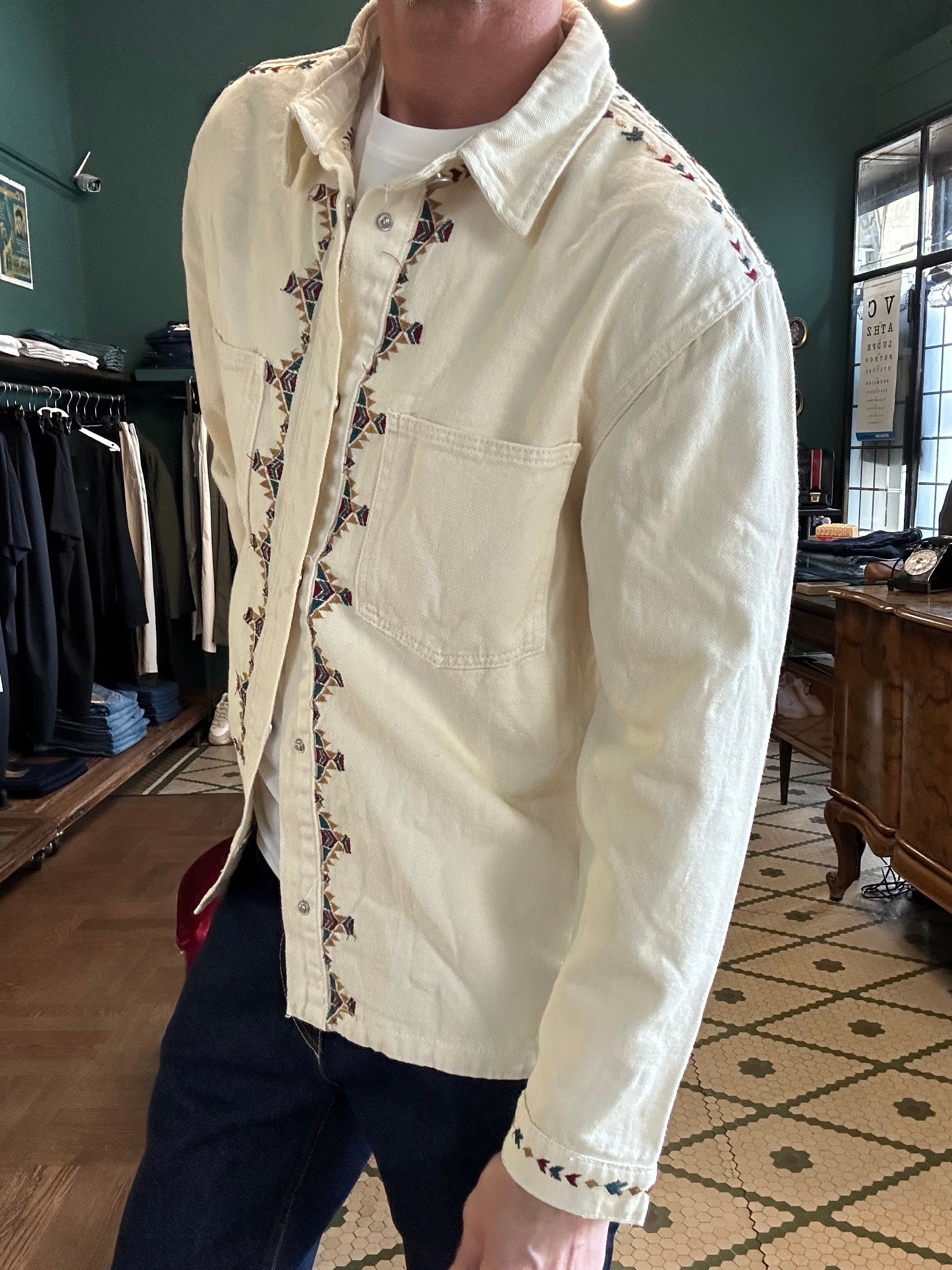 Overshirt con ricami indy