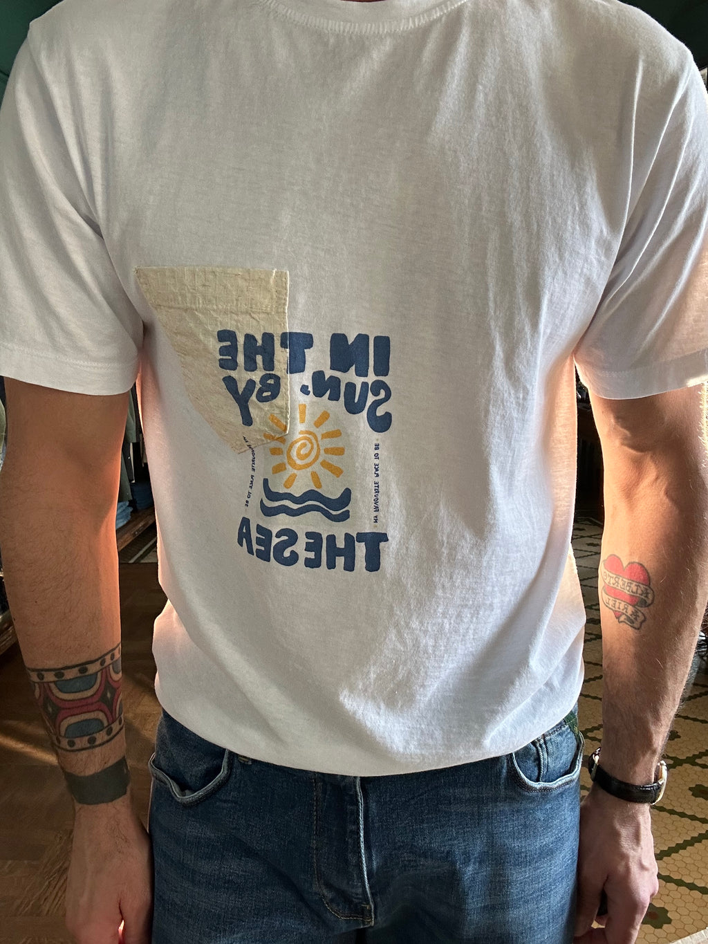 T-shirt koon “in the Sun” con taschino