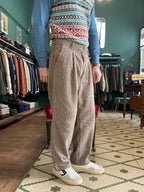 Pantalone chino con pence in velluto roccia