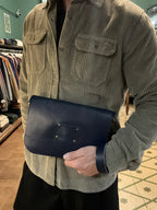 Pochette in cuoio fiorentino artigianale con tracolla