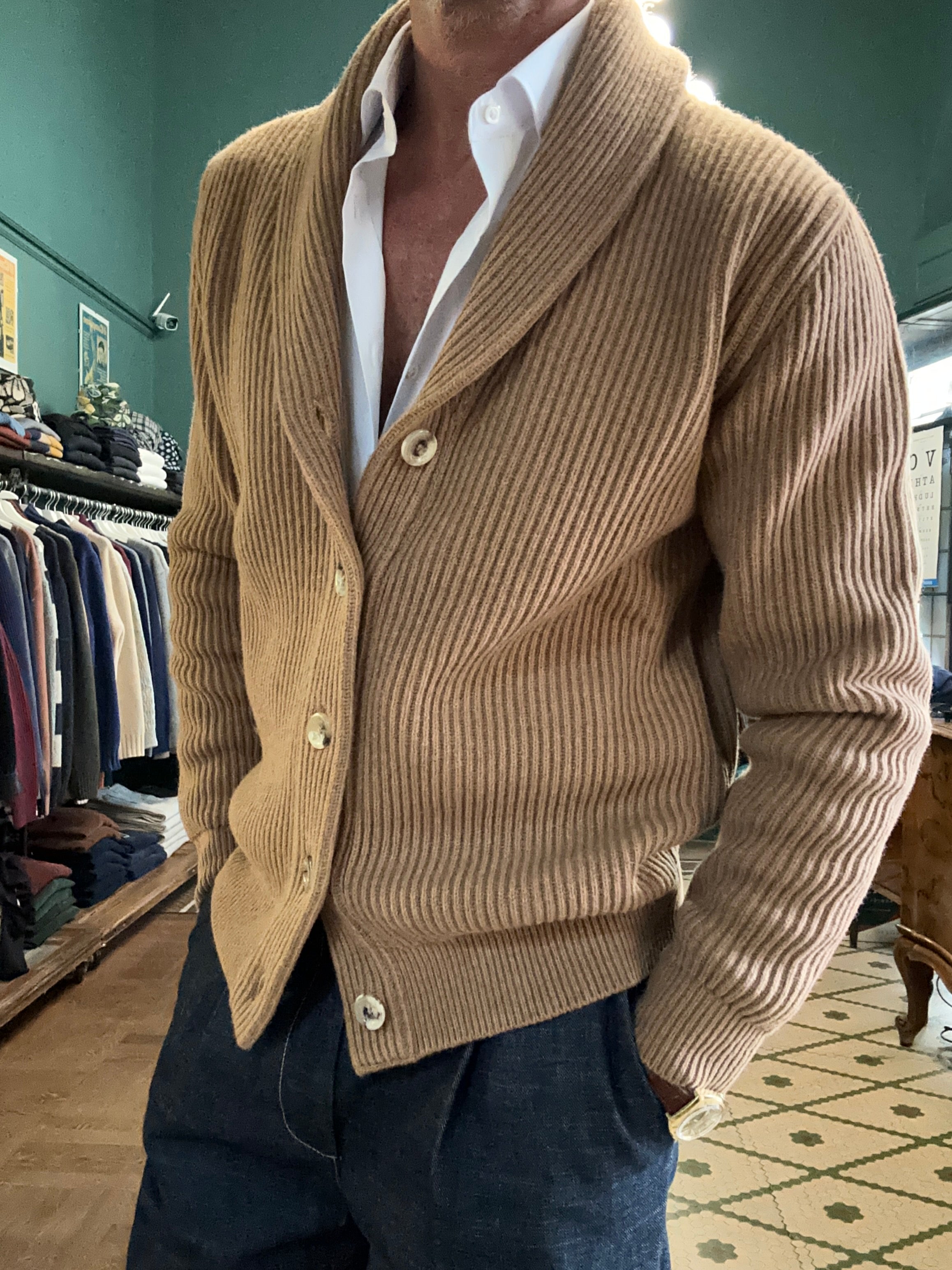 Cardigan sciallato in lana a coste