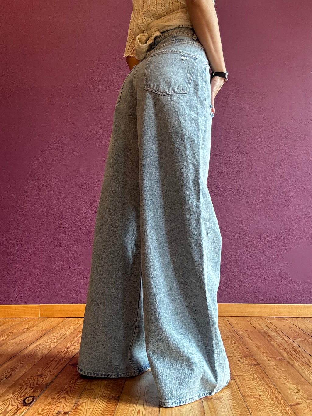 Baggy ripped jeans