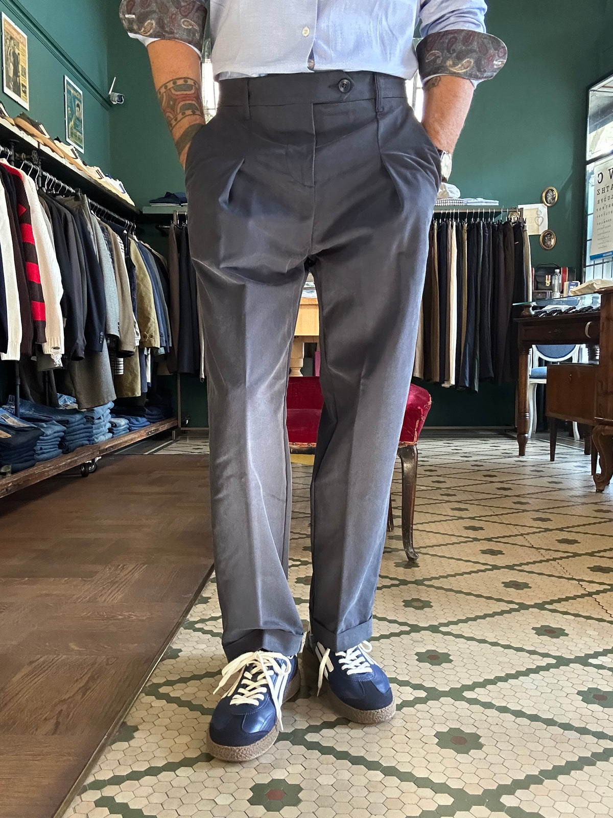 Pantalone Gand con pence loose fit