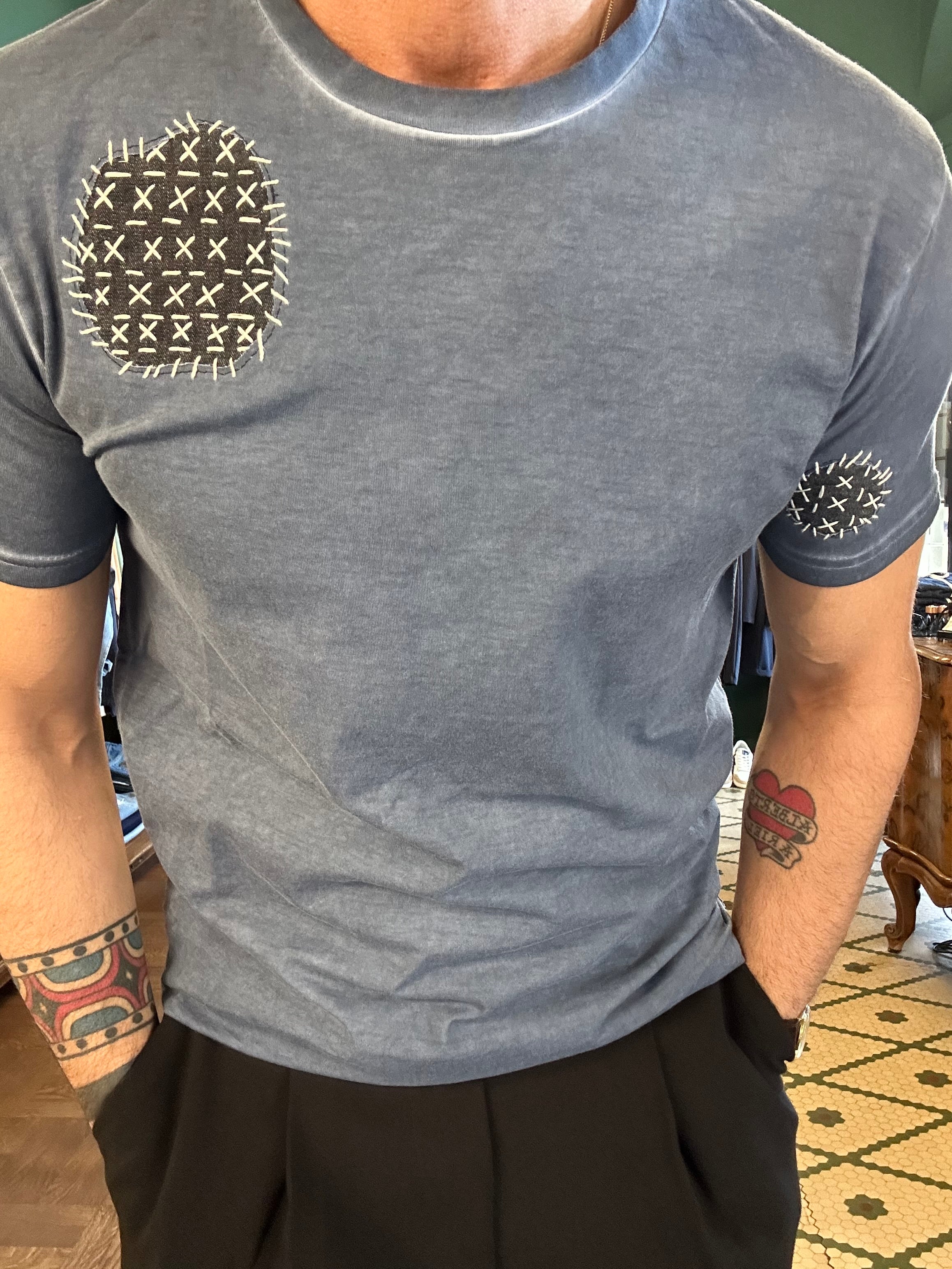 Garry's Earth t-shirt with embroidery