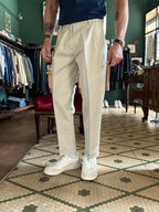 Chino with pleats regular fit
