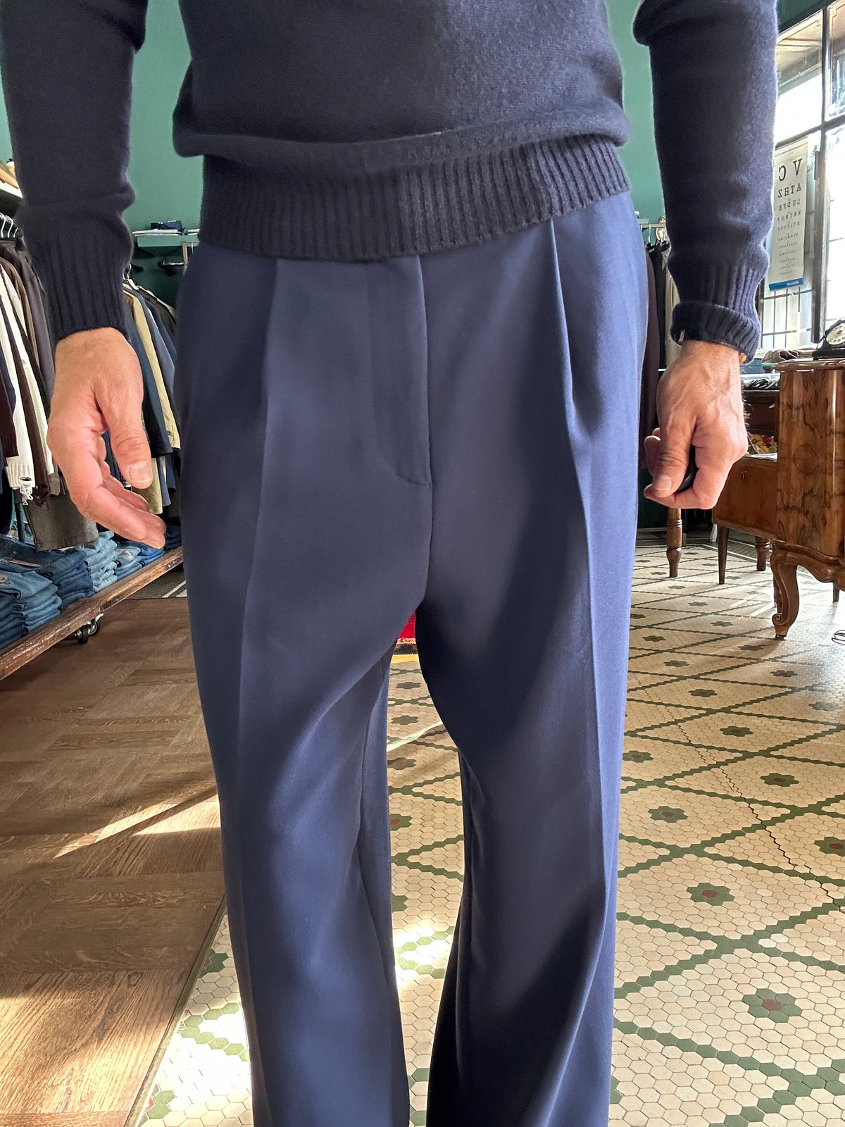 Pantalone loose fit con pence