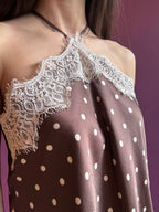 Top in satin moro a pois con pizzo