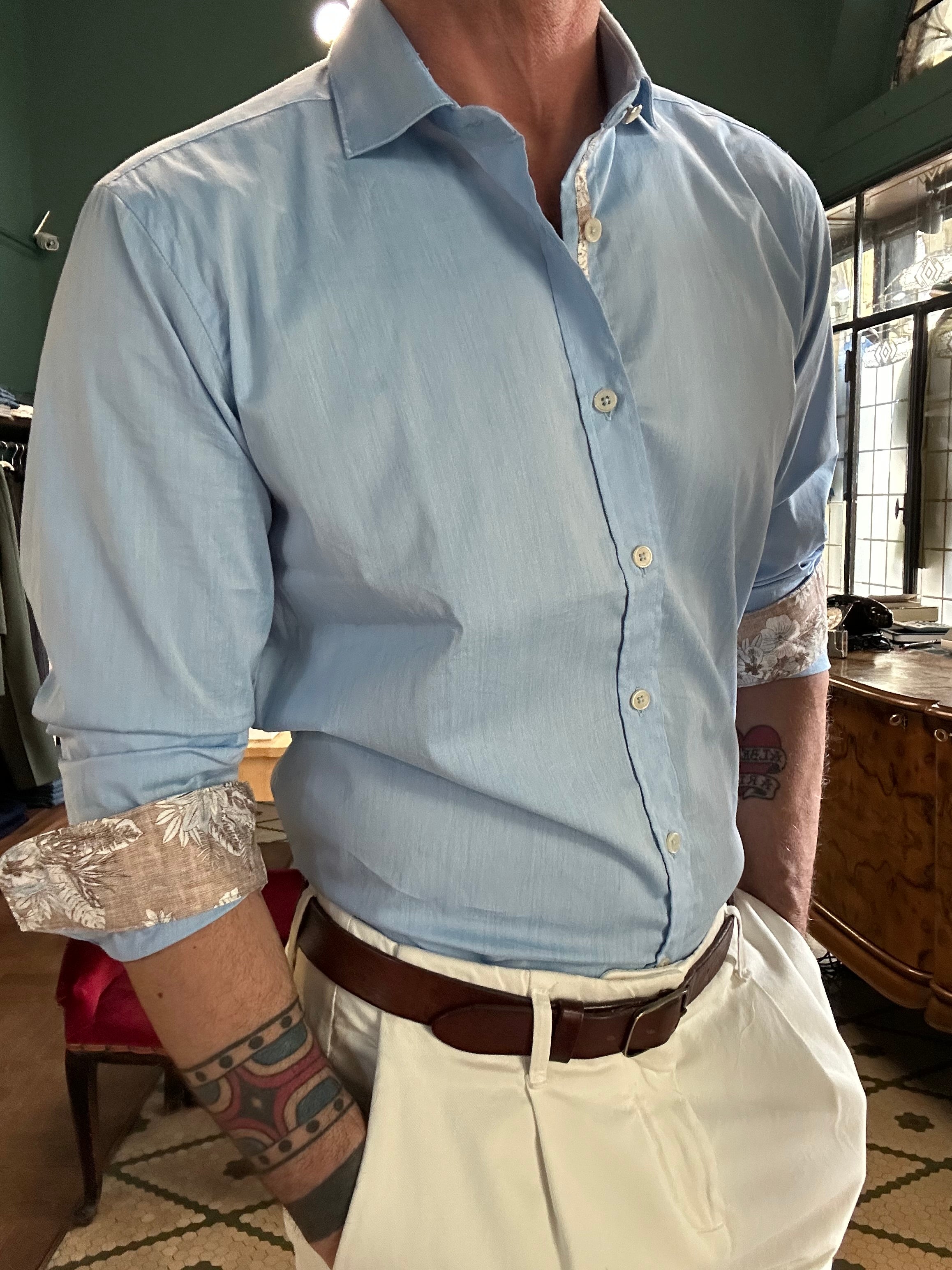 Camicia in mussola di cotone con dettagli fantasia floreale