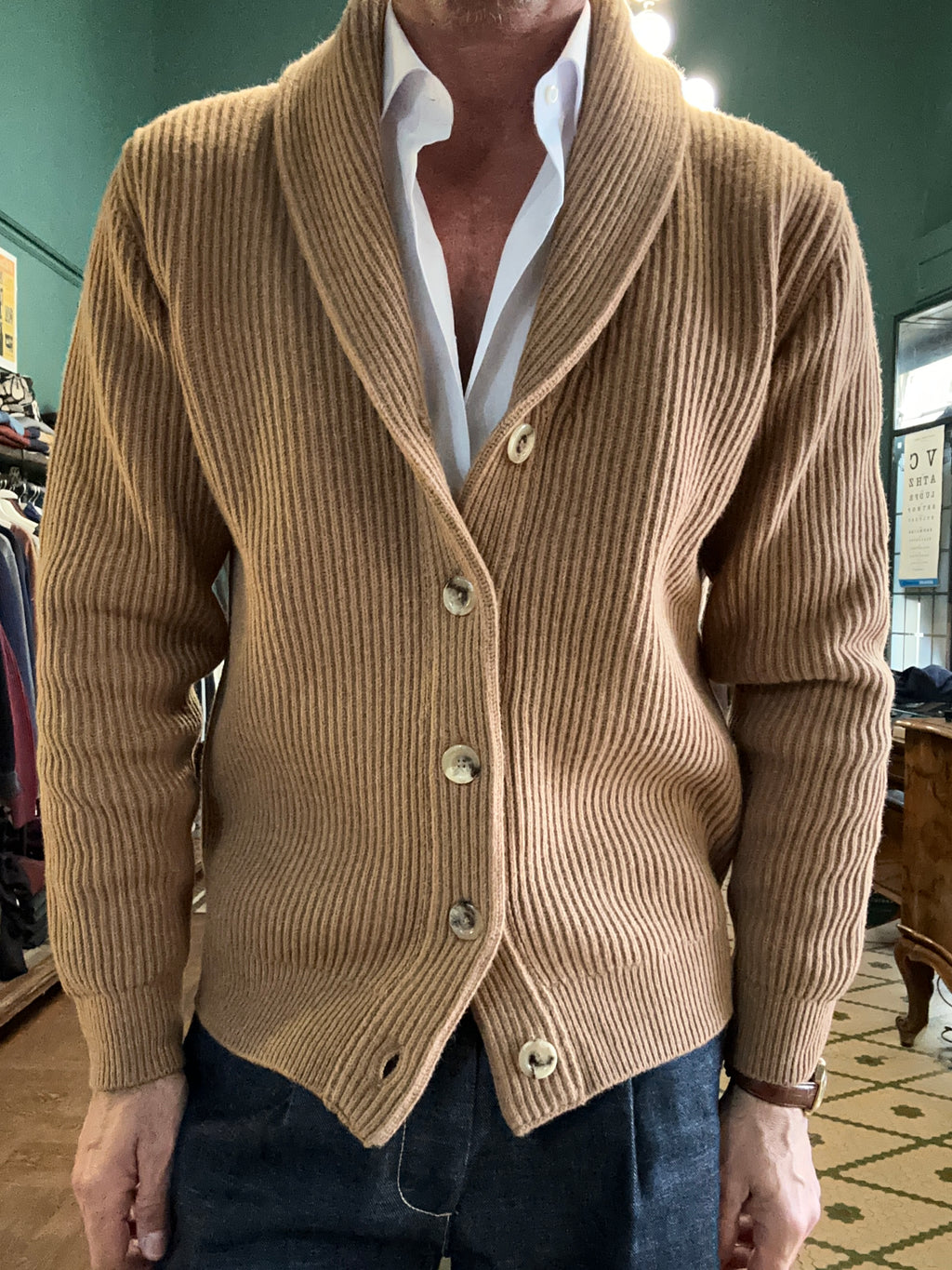 Cardigan sciallato in lana a coste