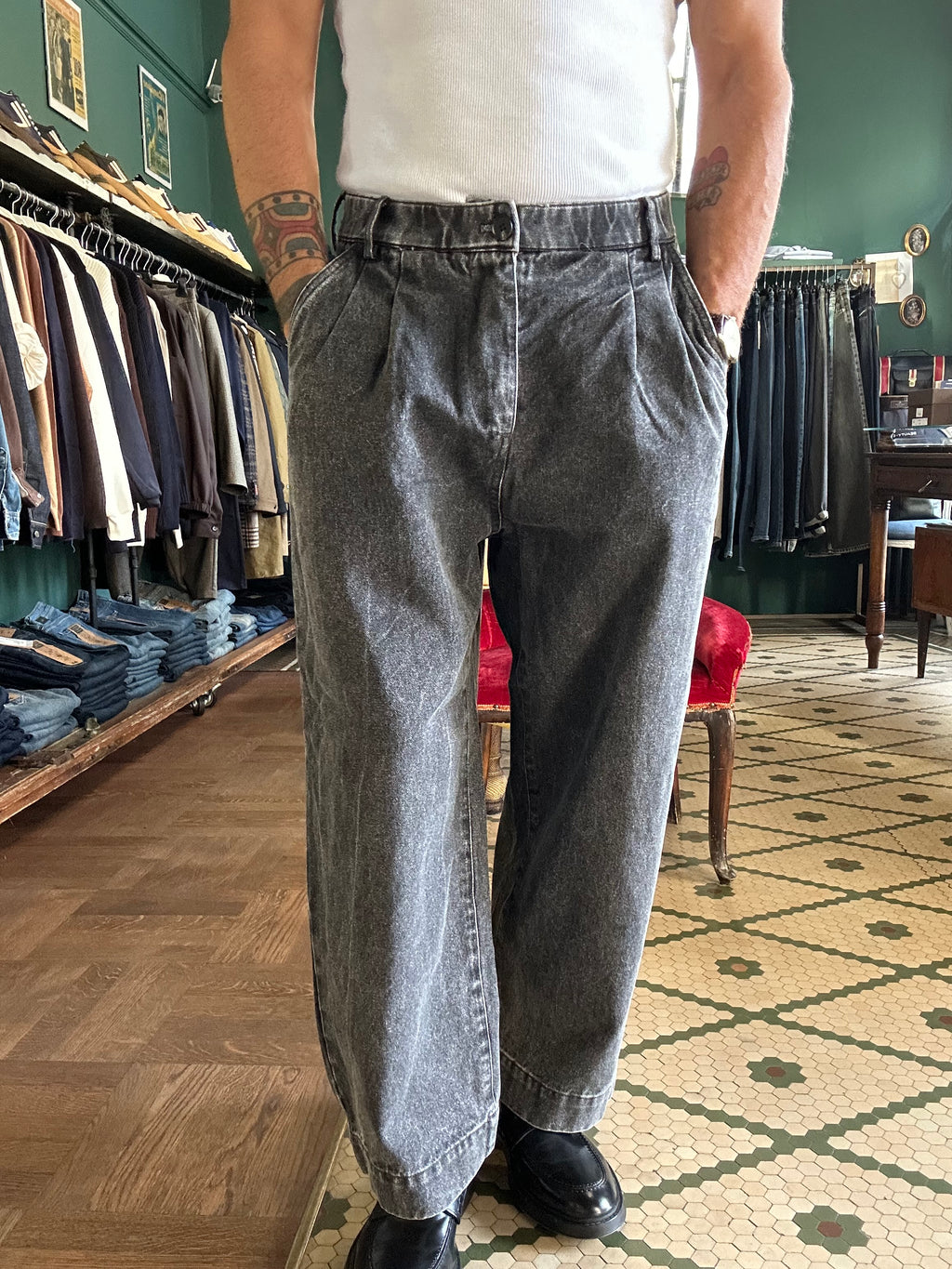 Jeans over tasca america
