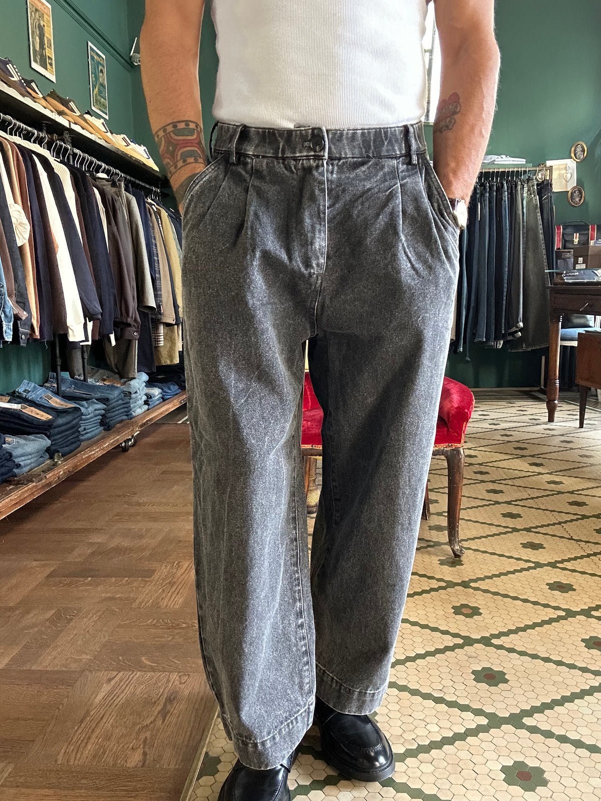 Jeans over tasca america
