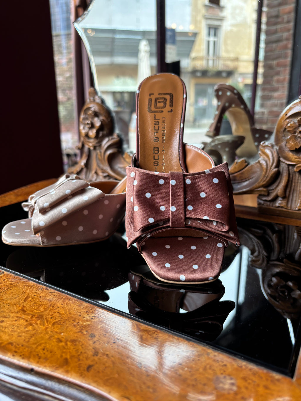 Polka dot sandal with bow