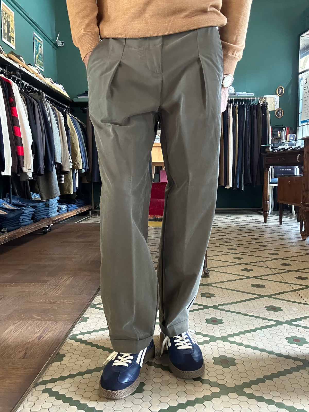 Pantalone Gand con pence loose fit