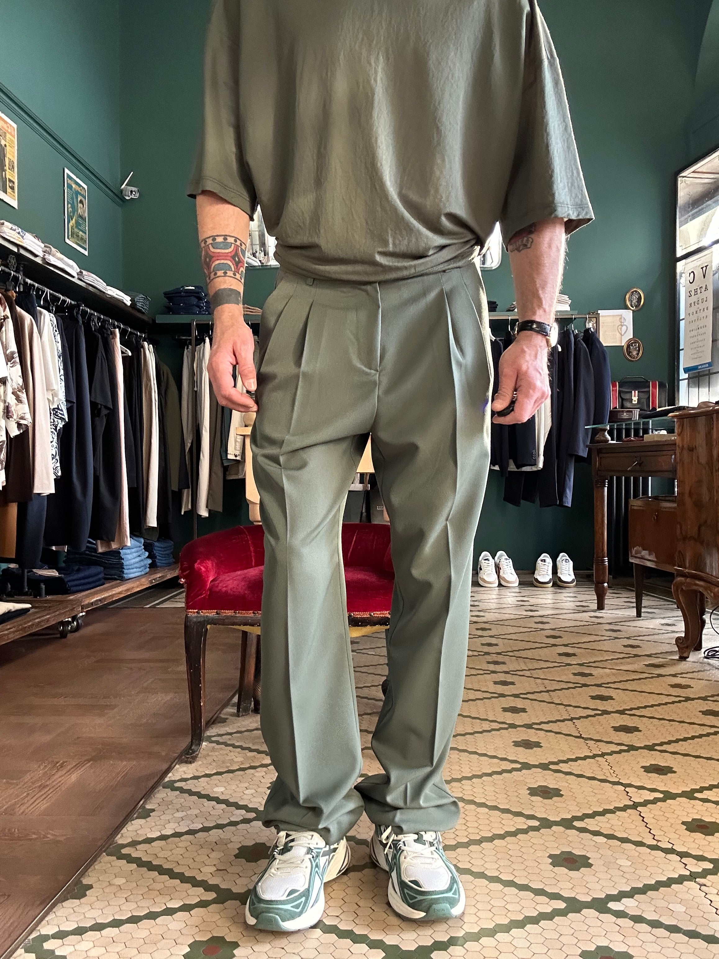 Pantalone con pence regular fit