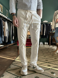 Loose trousers with parachute fabric