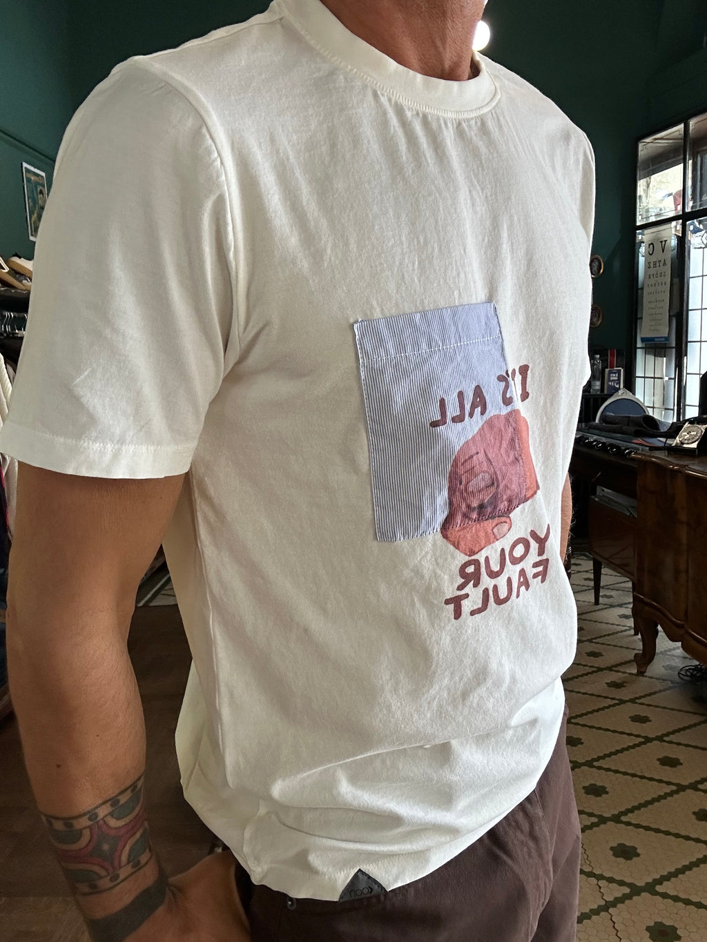 T-Shirt in cotone Koon con stampa e taschino