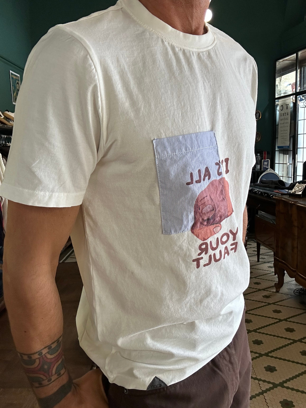 T-Shirt in cotone Koon con stampa e taschino