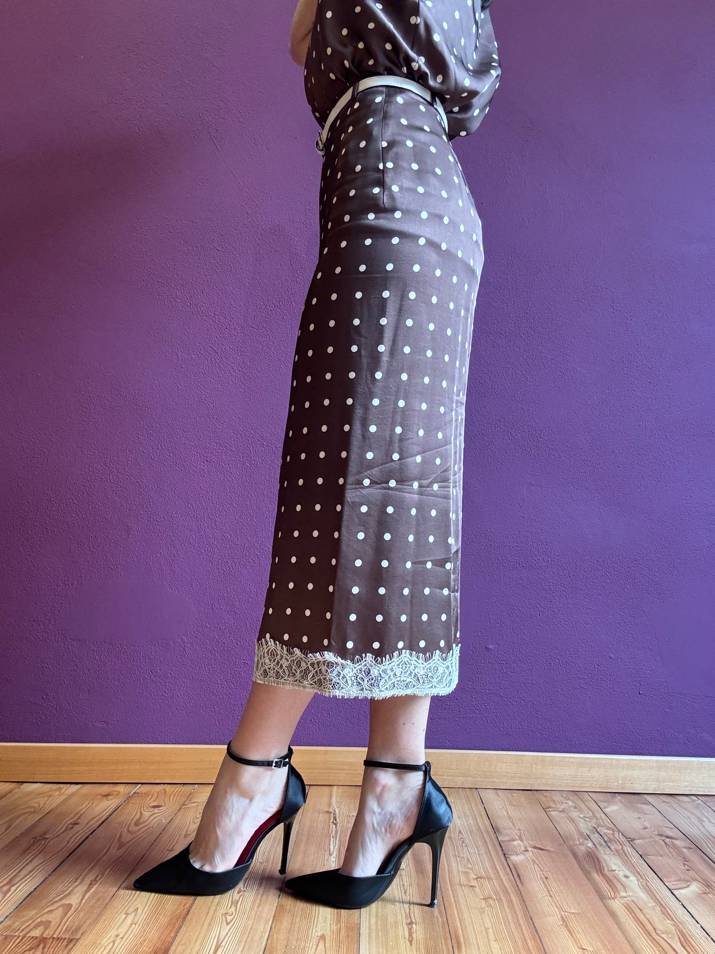 Gonna longuette satin moro a pois con dettagli in pizzo