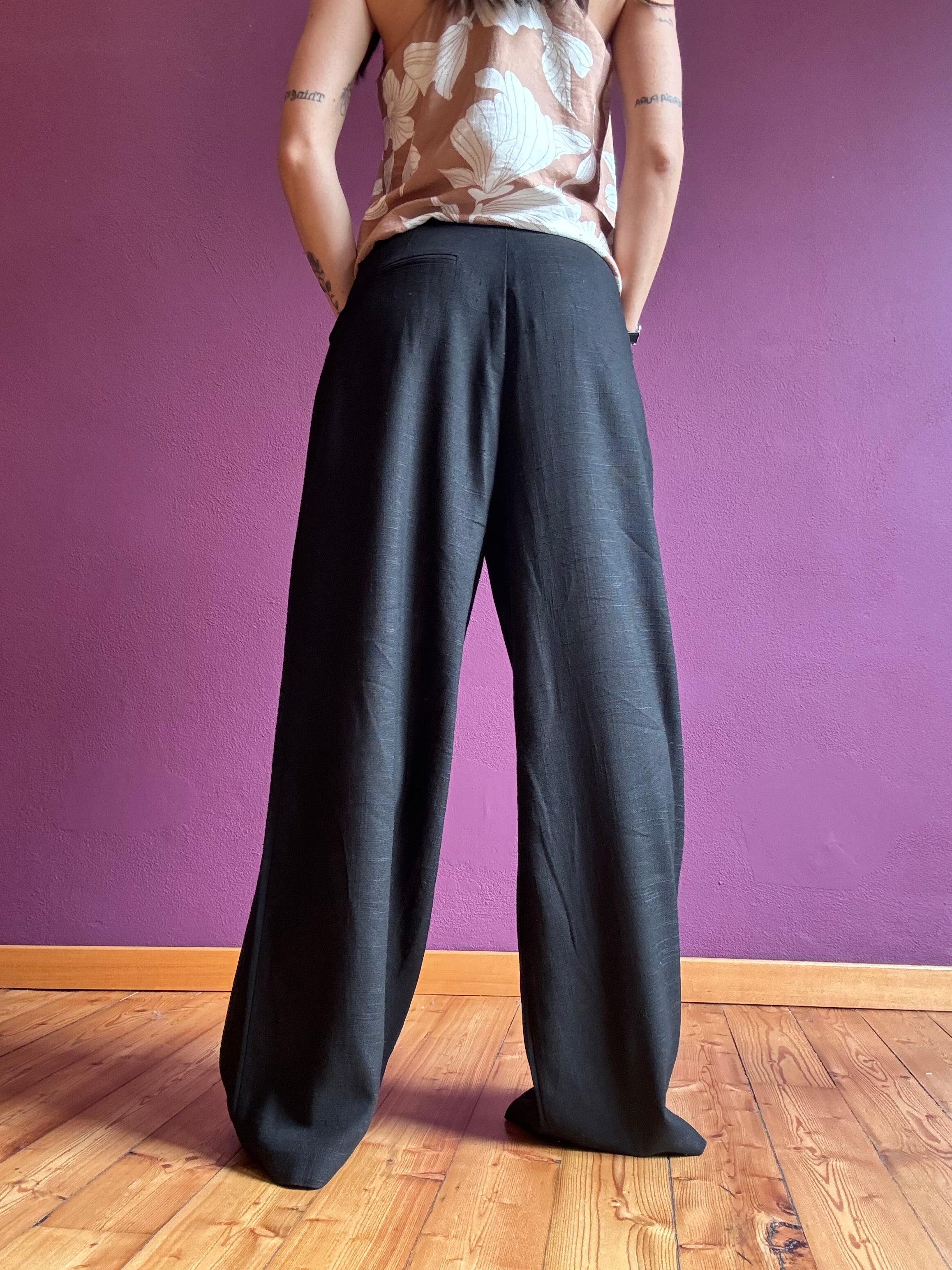Black trousers with pleats