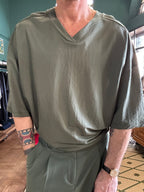 T-shirt oversize con scollo a V