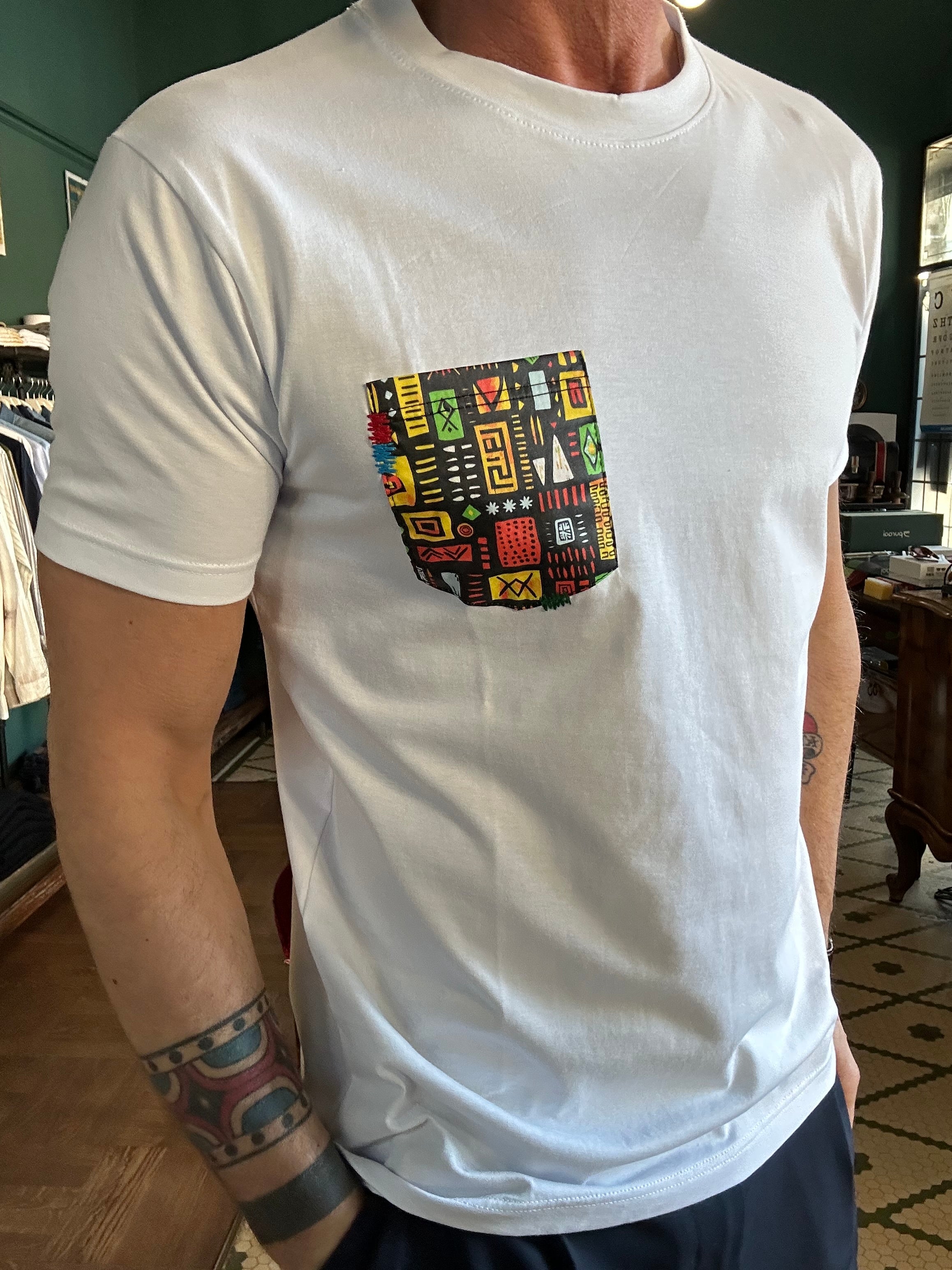 Cotton T-shirt with patterned pocket