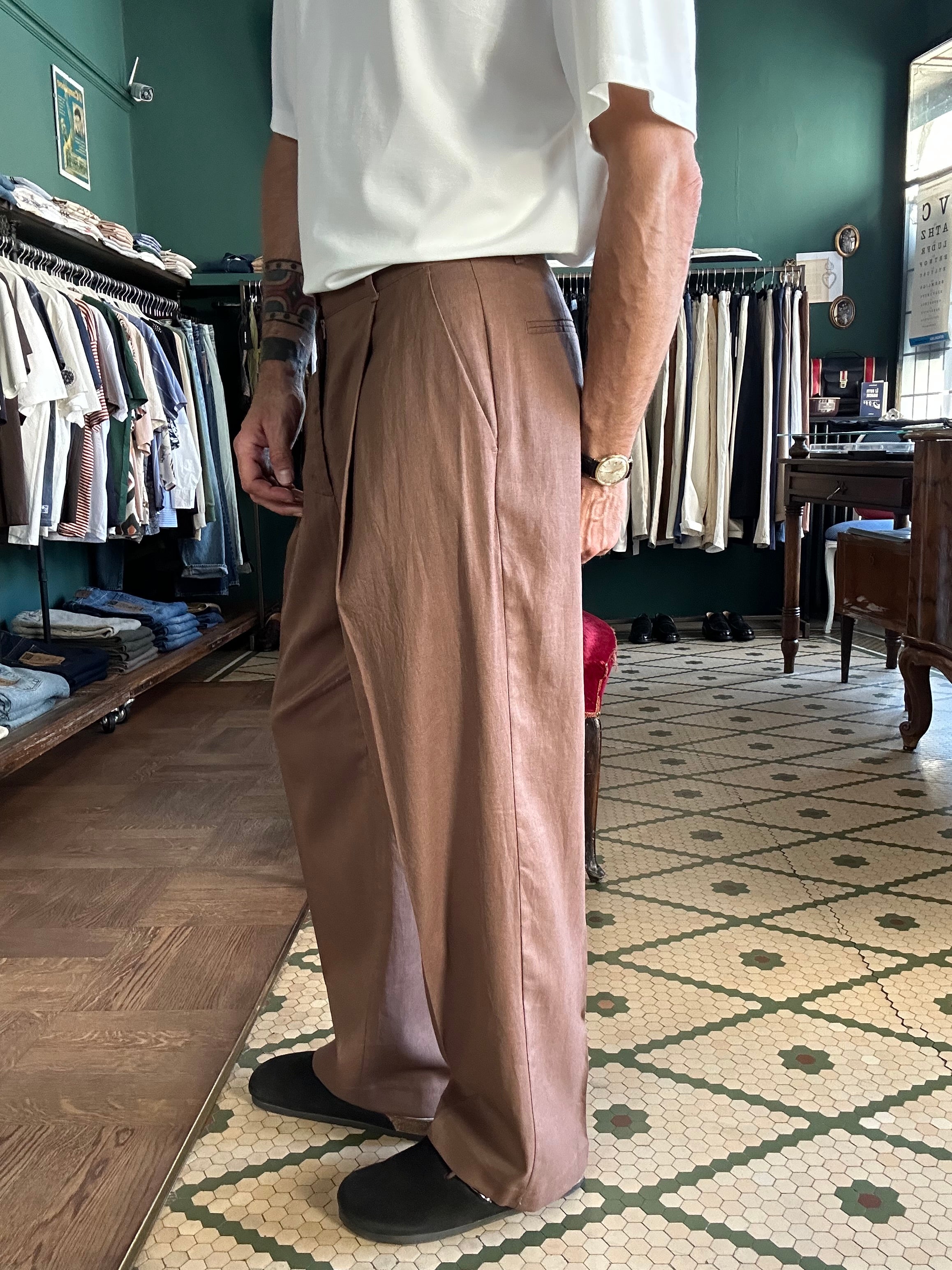 Pantalone loose fit con pence in misto Lino