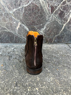 Stivaletto modello Chelsea con zip su retro in pelle scamosciata